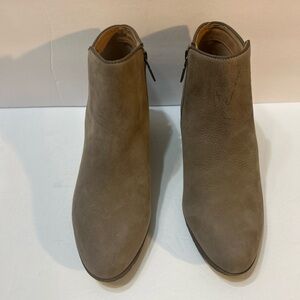 NEW Blondo Villa Mushroom Nubuck Suede Waterproof Block Heel Ankle Boots w/Flaw